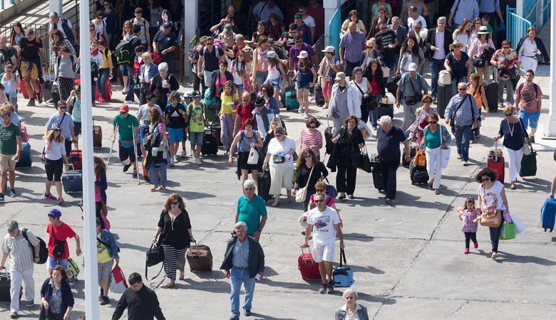 Η Πάρος «έσπασε» το όριο των 500.000 τουριστών το καλοκαίρι