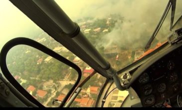 Η μάχη της μεγάλης πυρκαγιάς στην Κινέτα από το κόκπιτ ελικοπτέρου