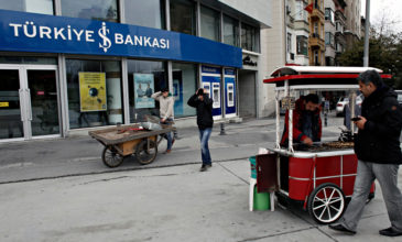 Αντιμέτωπος με οικονομική πανωλεθρία ο Ερντογάν καλεί σε «εθνική μάχη»