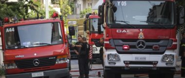 Στο νοσοκομείο με εγκαύματα δύο ηλικιωμένοι μετά από φωτιά σε διαμέρισμα στο Χαλάνδρι