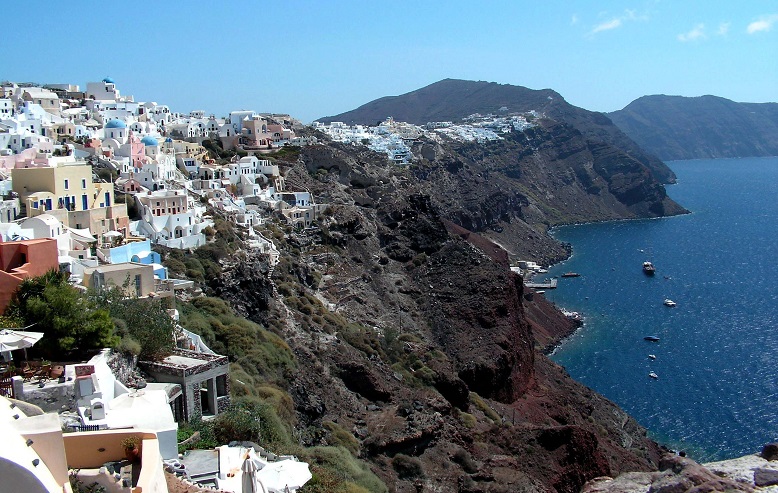 Πώς και γιατί η γη λιώνει κάτω από τη Σαντορίνη