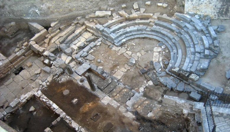 Εντυπωσιακό ψηφιδωτό του 4ου π.Χ. αιώνα στο Μικρό Θέατρο Αμβρακίας