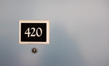 Γιατί τα περισσότερα ξενοδοχεία δεν έχουν δωμάτιο με τον αριθμό 420