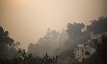 Σκοτείνιασε ο ουρανός από τον καπνό της φωτιάς στην Πορτογαλια