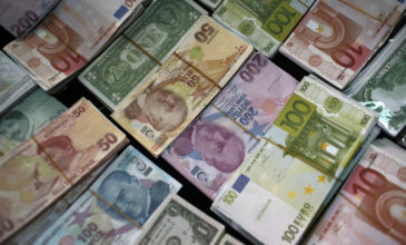 Bloomberg: Η πτώση της τουρκικής λίρας επηρεάζει το ευρώ