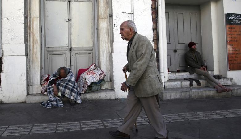Στη φτώχεια και με την απειλή της ανεργίας ζει ένας στους τρεις Έλληνες