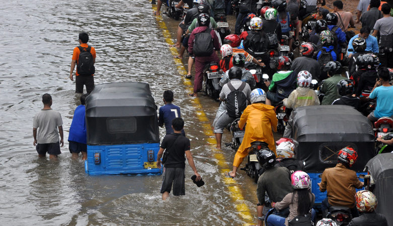 Ινδονησία: Τουλάχιστον 21 νεκροί από πλημμύρες και κατολισθήσεις