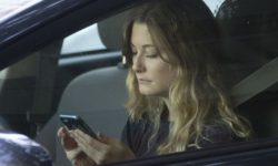 Σημαντικός παράγοντας τροχαίων το κινητό – Το 41% των Ελλήνων οδηγών το κρατάει στο χέρι