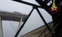 Η στιγμή που καταρρέει η γέφυρα στη Γένοβα από κλειστό κύκλωμα