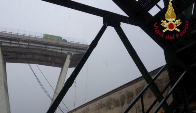 Η στιγμή που καταρρέει η γέφυρα στη Γένοβα από κλειστό κύκλωμα