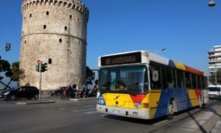 Θεσσαλονίκη: Σύγκρουση λεωφορείου του ΟΑΣΘ με δίκυκλο – Δύο τραυματίες