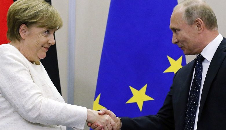 Στο Βερολίνο το Σάββατο ο Πούτιν για συνομιλίες με τη Μέρκελ