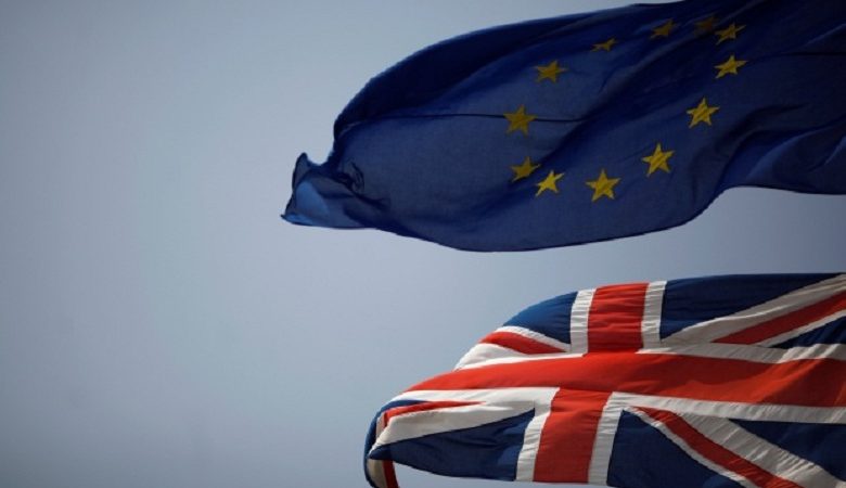 Για κίνδυνο «άτακτου» Brexit προειδοποιεί και ο Fitch