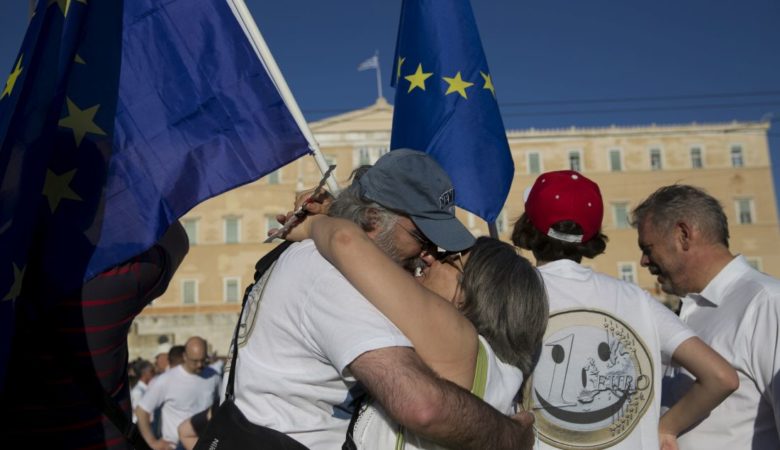 WSJ: «Η Ελλάδα διπλασίασε το ρυθμό ανάπτυξης»