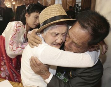 Η συγκινητική συνάντηση μητέρας – γιου μετά από 67 χρόνια στη Β. Κορέα