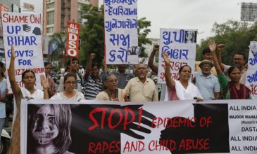 Θανατική ποινή για δύο βιαστές 8χρονης στην Ινδία