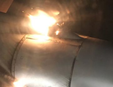 Κινητήρας αεροσκάφους τυλίχτηκε στις φλόγες εν ώρα πτήσης