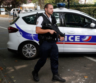 Συναγερμός στην Γαλλία: Άνδρας μαχαίρωσε καθηγήτρια και μαθήτρια μέσα σε σχολή