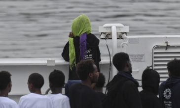 Ιταλία: Υποδέχεται τους 113 μετανάστες που διέσωσε το «Ocean Viking»