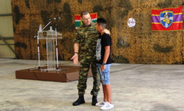 Ο αρχηγός του στρατού βράβευσε 14χρονο, που έκανε ΚΑΡΠΑ σε ηλικιωμένο