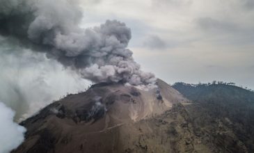 Έκρηξη ηφαιστείου στην Παπούα Νέα Γουινέα «ξεσπίτωσε» 2.000 άτομα