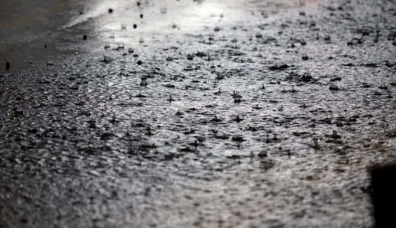 Καιρός: Η κακοκαιρία «Μπιάνκα» έφτασε με βροχές και καταιγίδες