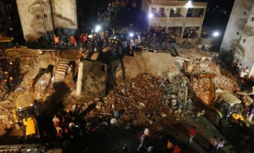 Τετραώροφο κτίριο κατέρρευσε στην Ινδία – Φόβοι για θύματα