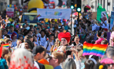 Σχεδόν οι μισοί ΛΟΑΤΚΙ έφηβοι της Βρετανίας έχουν βλάψει τον εαυτό τους