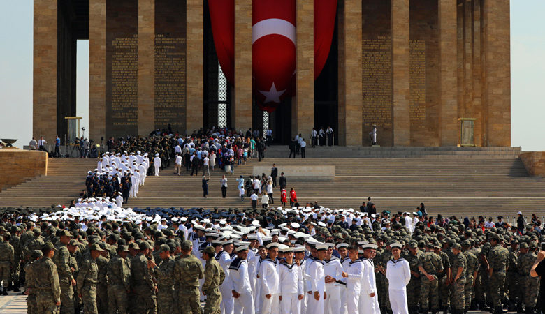 Η Τουρκία γιορτάζει την συντριβή των Ελλήνων στο Ντουμλούπιναρ