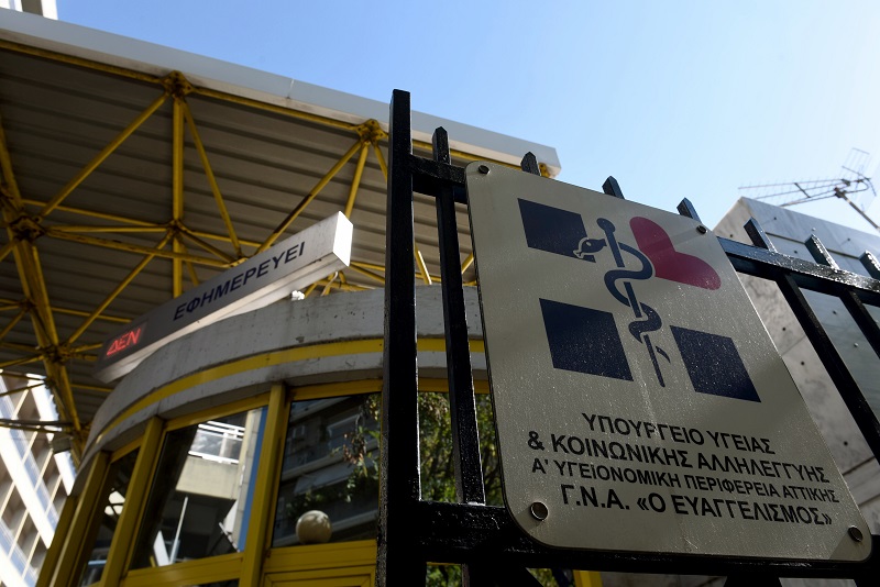 Σοκ στον Ευαγγελισμό: Βρέθηκε νεκρός άνδρας στον ακάλυπτο