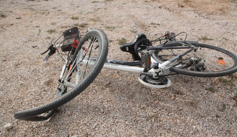 Καρέ καρέ το δυστύχημα με τους δύο ποδηλάτες στην Πτολεμαΐδα