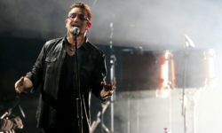 U2: Από πραγματικές ιστορίες εμπνεύστηκε ο Μπόνο το νέο τραγούδι «Your Song Saved My Life»