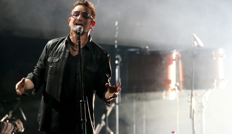 U2: Από πραγματικές ιστορίες εμπνεύστηκε ο Μπόνο το νέο τραγούδι «Your Song Saved My Life»
