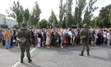 Χιλιάδες φιλορώσοι στην κηδεία του αυτονομιστή ηγέτη στην Ουκρανία