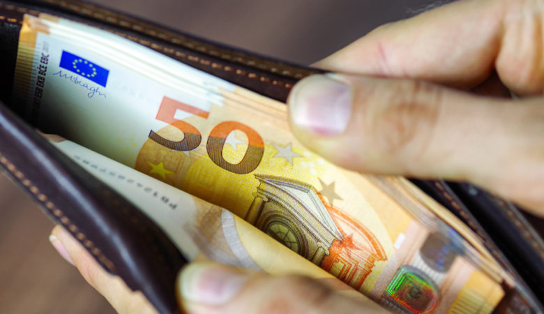 Ρέθυμνο: Άνεργος μετανάστης βρήκε και παρέδωσε πορτοφόλι με 1.500 ευρώ