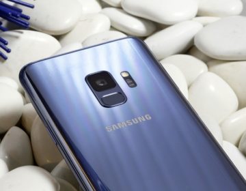 Έρχεται αναδιπλούμενο κινητό από τη Samsung