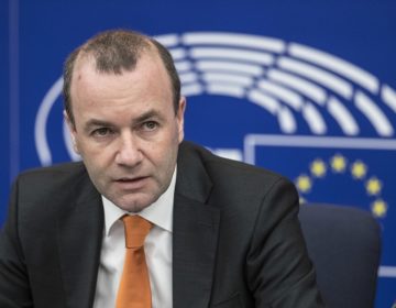 «Πυρά» Βέμπερ κατά Μακρόν-Όρμπαν για τη μη εκλογή του στην Κομισιόν