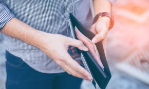 Αντίστροφη μέτρηση για αυξήσεις σε κατώτατο, επιδόματα και κλαδικούς μισθούς