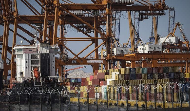 Bloomberg: Ο Πειραιάς θα γίνει το νούμερο ένα λιμάνι της Ευρώπης