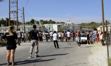 Ρεκόρ αφίξεων μεταναστών στη Λέσβο, στοιβαγμένοι στα κέντρα υποδοχής