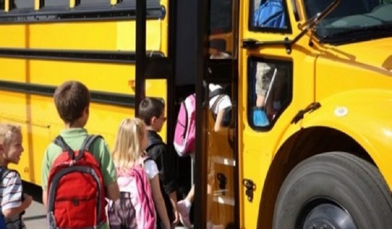 Στον Πειραιά αρχίζουν ελέγχους σε σχολικά λεωφορεία, κυλικεία και σχολεία