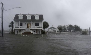 Μακραίνει η λίστα των θυμάτων από τον τυφώνα Φλόρενς
