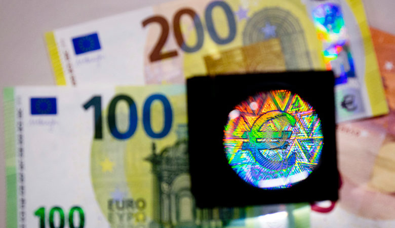 Τα νέα, πιο «ασφαλή» χαρτονομίσματα των 100 και 200 ευρώ