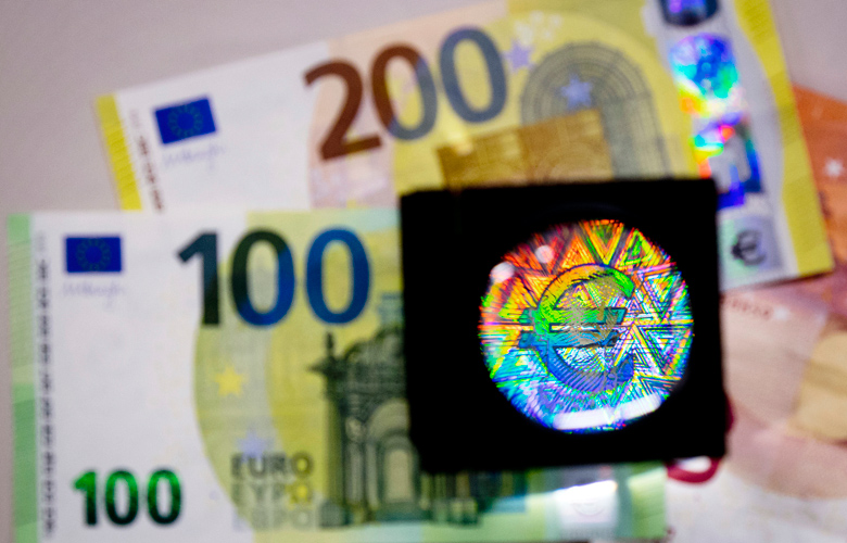 Αποτέλεσμα εικόνας για Αυτά είναι τα νέα χαρτονομίσματα των 100 και 200 ευρώ