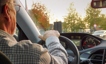 Παράταση μέχρι την επανεξέταση στα διπλώματα οδηγών άνω των 74 ετών
