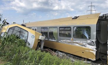 Σύγκρουση τρένου με λεωφορείο στην Αυστρία, νεκρός και τραυματίες
