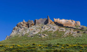 Ανακαλύπτοντας το «Castel Rosso», το κόκκινο κάστρο της Καρύστου