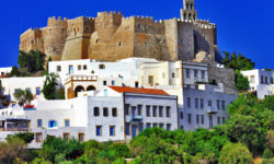 Ύμνοι «Le Figaro» για την Πάτμο: Στα ομορφότερα νησιά της Ελλάδας για αυτό το καλοκαίρι