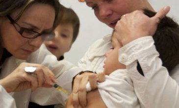 Παρέμβαση των φαρμακοποιών για τους εμβολιασμούς των παιδιών