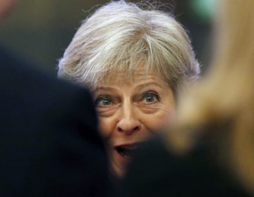 Έντονες και αυξανόμενες πιέσεις στη Μέι να παραιτηθεί